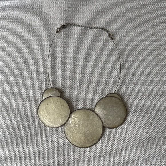 Culture Shell Necklace - Picture 2 of 12